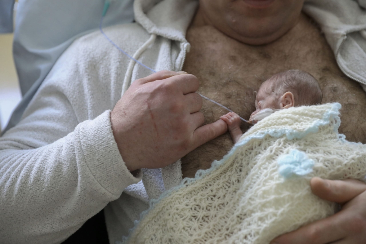 Miegami foteliai Respublikinei &Scaron;iaulių ligoninei, sergančius naujagimius slaugantiems tėčiams